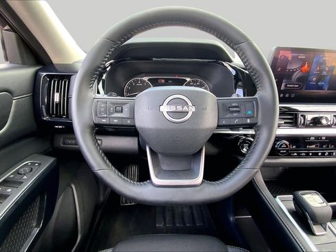 Used 2026 Nissan Pathfinder SV FWD image 6