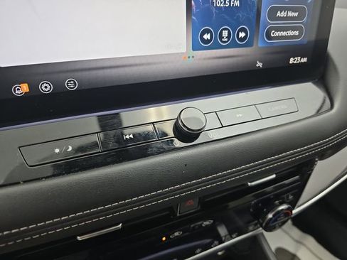 Used 2024 Nissan Rogue SL w/ SL Premium Package image 35