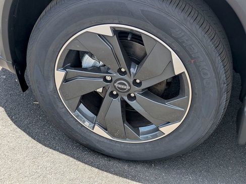 New 2025 Nissan Rogue SV AWD/4WD image 14