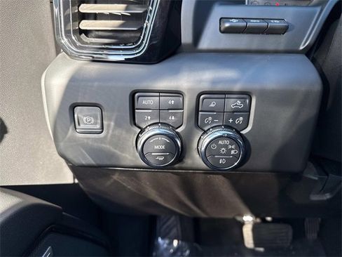 Used 2024 GMC Sierra 2500 AT4 w/ Technology Package image 29