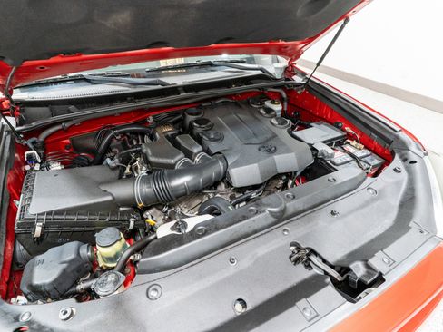 Used 2016 Toyota 4Runner SR5 image 32