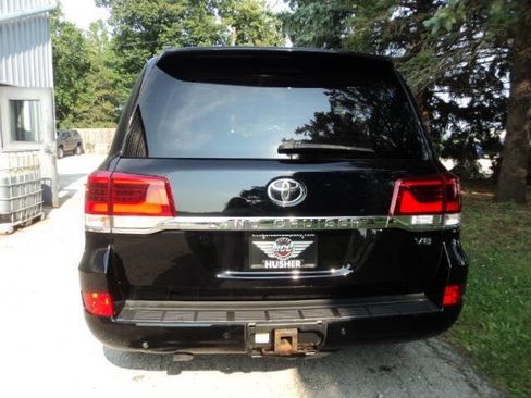 Used 2017 Toyota Land Cruiser image 6