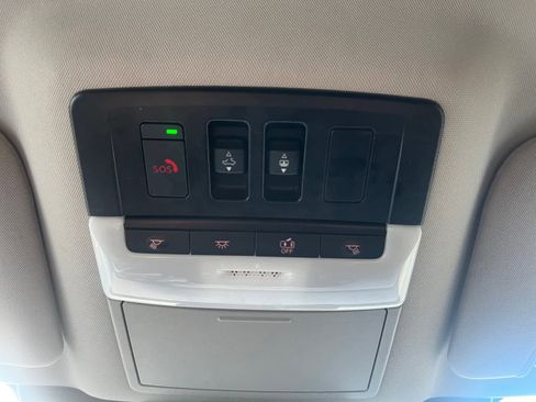 Used 2024 Nissan Pathfinder SV w/ SV Premium Package image 23