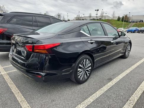 Used 2024 Nissan Altima 2.5 SV image 9