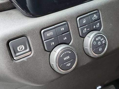 Certified 2025 Chevrolet Silverado 1500 High Country AWD/4WD image 11