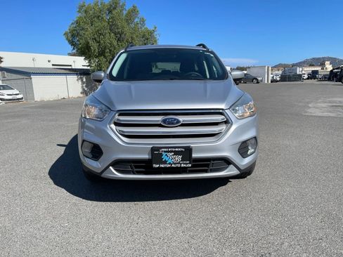 Used 2018 Ford Escape SE FWD image 2