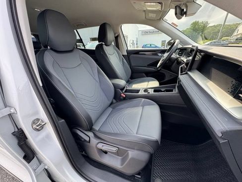Certified 2025 Volkswagen Tiguan SE AWD/4WD image 22