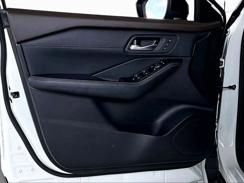 Used 2023 Nissan Rogue SL FWD image 43