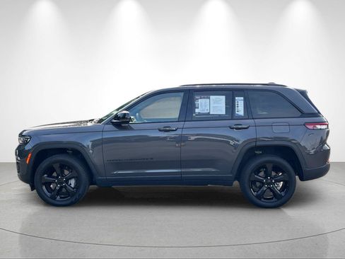 Used 2023 Jeep Grand Cherokee Limited w/ Black Appearance Package RWD image 2