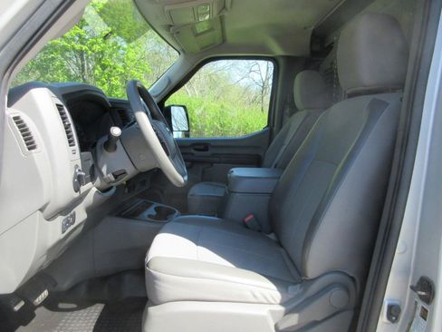 Used 2016 Nissan NV 2500 SV RWD image 30