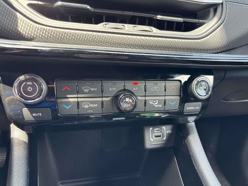 New 2026 Jeep Compass Limited w/ Sun, Sound & Navigation Group AWD/4WD image 12