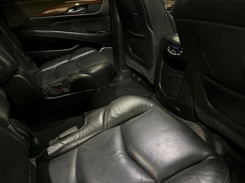 Used 2018 Cadillac Escalade ESV Luxury image 19
