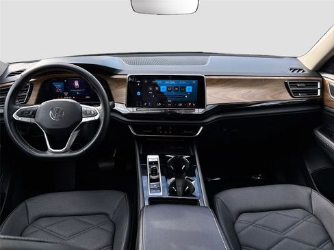 Used 2025 Volkswagen Atlas SE image 22