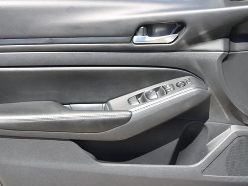 Used 2024 Nissan Altima 2.5 SV w/ SV Premium Package FWD image 10