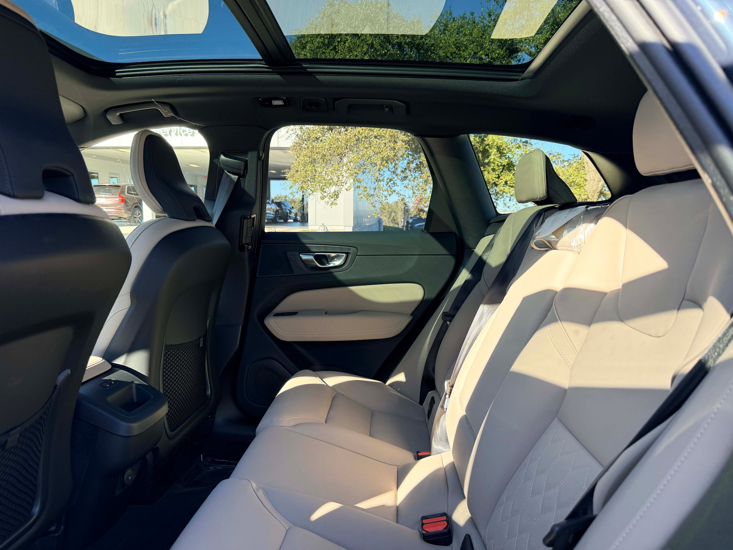 Used 2026 Volvo XC60 B5 Plus w/ Protection Package Premier AWD/4WD image 14