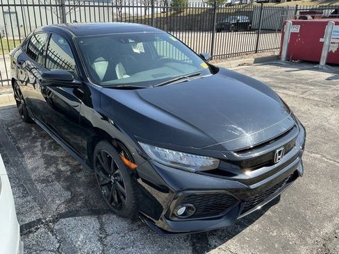 Used 2017 Honda Civic Sport Touring image 4
