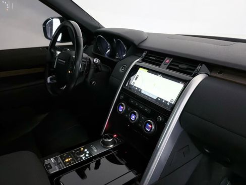 Used 2017 Land Rover Discovery HSE image 30