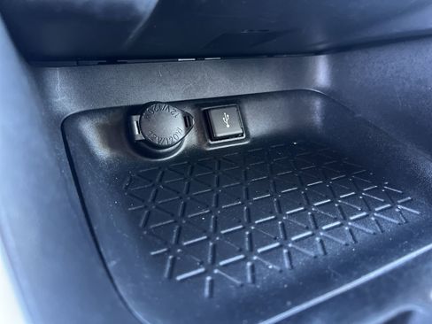 Used 2022 Toyota RAV4 XLE image 29