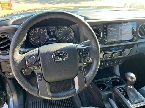 Used 2023 Toyota Tacoma TRD Off-Road w/ Advanced Technology Package AWD/4WD image 15