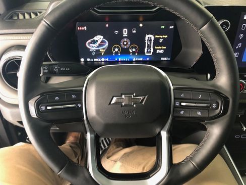 Used 2025 Chevrolet Colorado ZR2 w/ Midnight Edition image 24