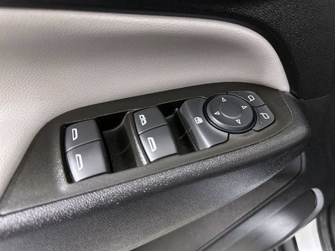 Used 2022 Chevrolet Equinox LS FWD image 24
