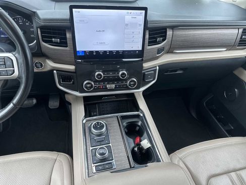 Used 2022 Ford Expedition Limited image 13