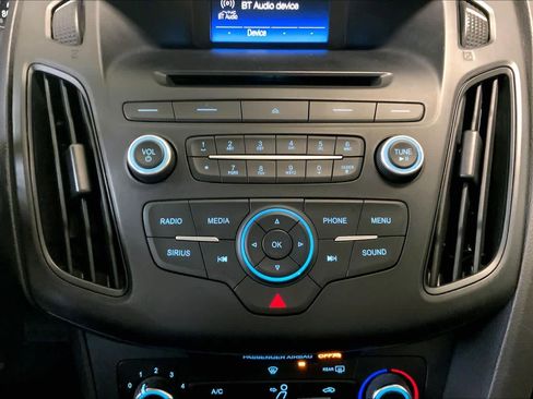 Used 2017 Ford Focus SE image 34