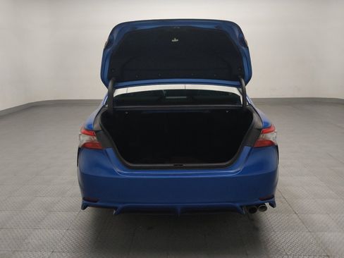 Used 2018 Toyota Camry SE w/ Moonroof Package image 29