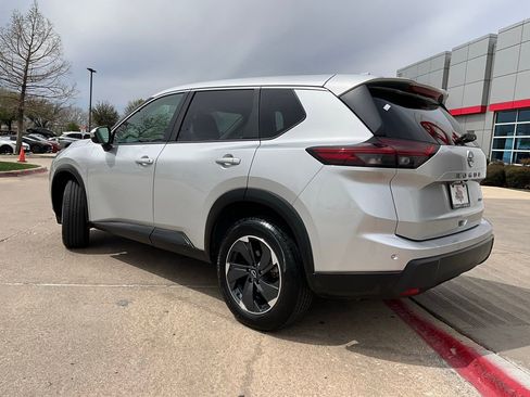 Used 2025 Nissan Rogue SV image 8