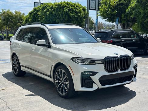 Used 2022 BMW X7 xDrive40i w/ M Sport Package AWD/4WD image 19