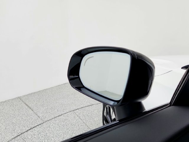 New 2026 Volvo XC60 B5 Plus w/ Protection Package Premier AWD/4WD image 19