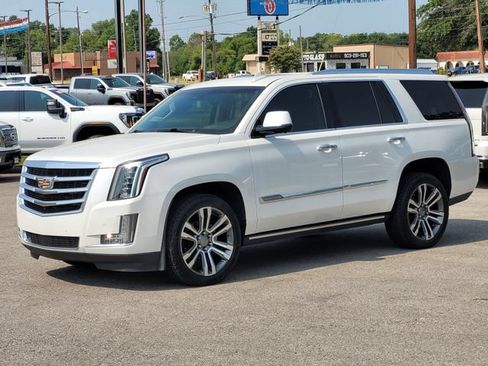 Used 2016 Cadillac Escalade Premium AWD/4WD image 3