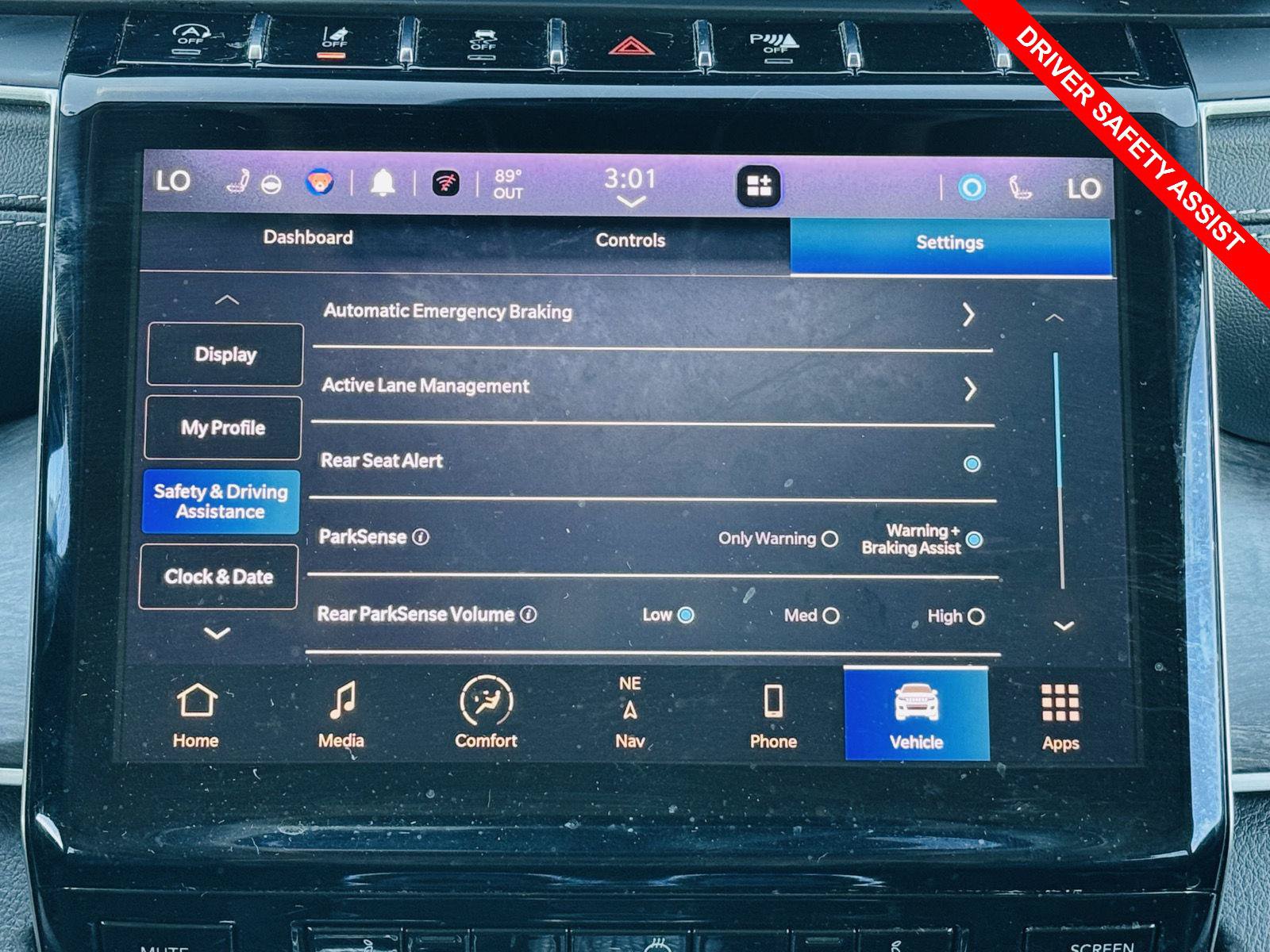 Used 2023 Jeep Grand Cherokee L Limited w/ Black Appearance Package AWD/4WD image 7