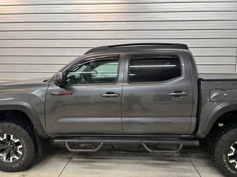 Used 2017 Toyota Tacoma TRD Off-Road image 7