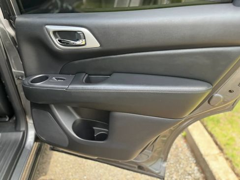 Used 2017 Nissan Pathfinder SL w/ SL Tech Package FWD image 27