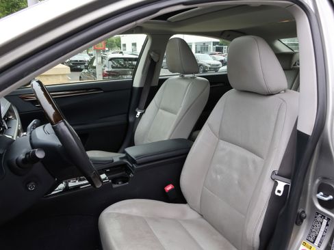 Used 2015 Lexus ES 350 w/ Luxury Package FWD image 35