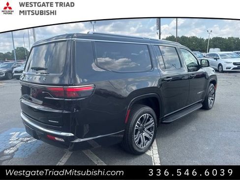 Used 2024 Jeep Wagoneer L Series II AWD/4WD image 11