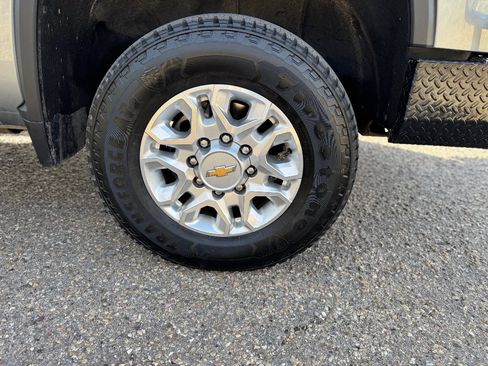 Used 2024 Chevrolet Silverado 2500 LTZ w/ LTZ Plus Package image 4