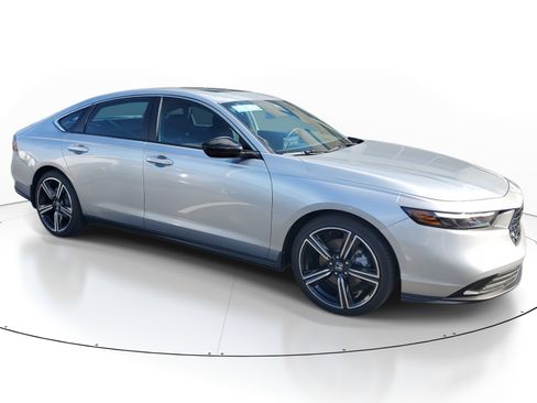 Used 2024 Honda Accord Sport image 3