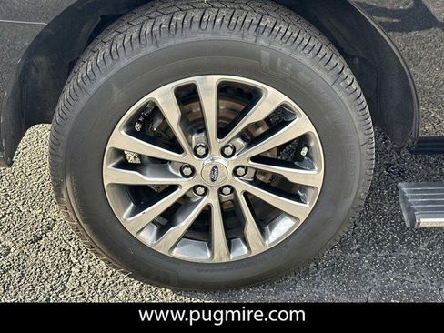 Used 2018 Ford Expedition Limited w/ Equipment Group 301A image 17