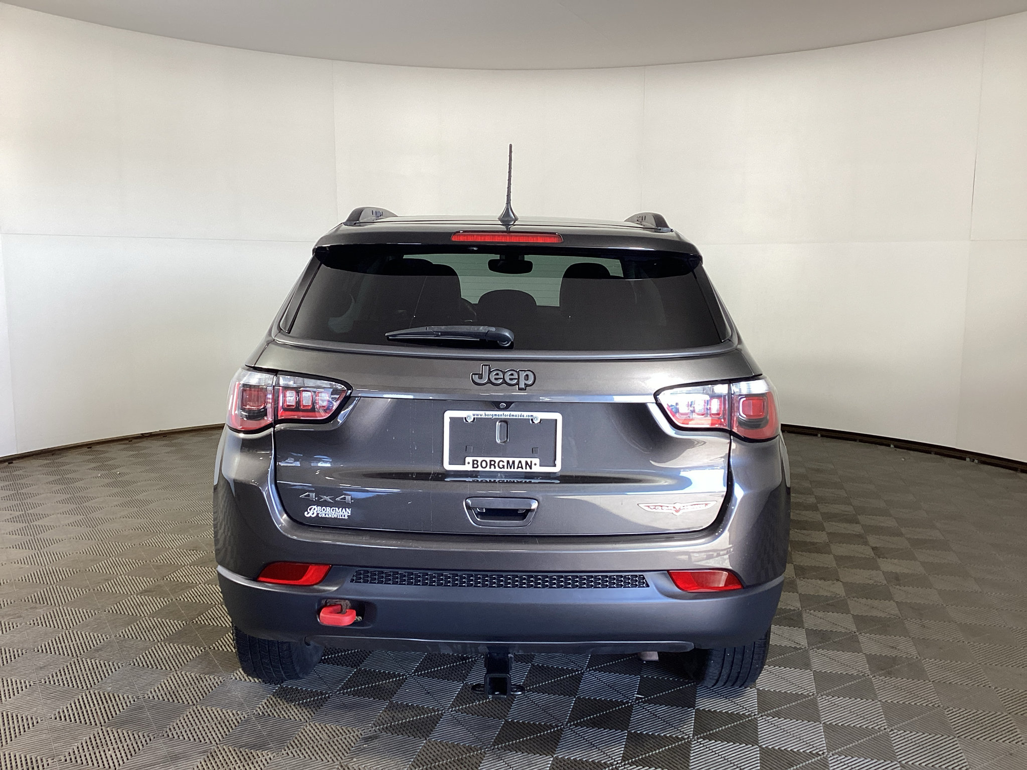 Used 2018 Jeep Compass Trailhawk w/ Leather Interior Group AWD/4WD image 3