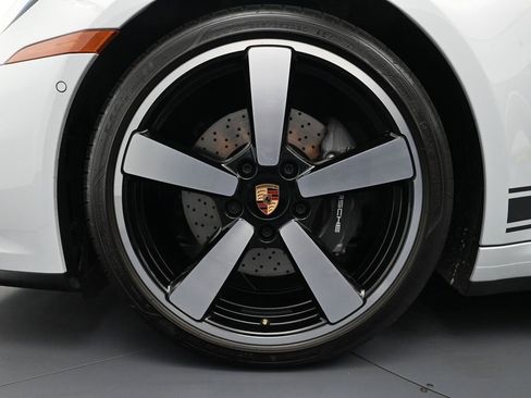 Used 2025 Porsche 911 Carrera image 25
