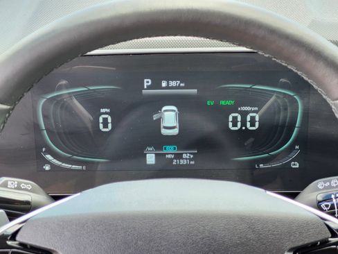 Used 2023 Kia Niro EX w/ EX Cold Weather Package FWD image 29