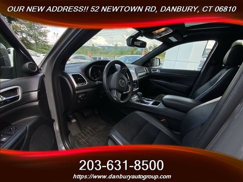 Used 2019 Jeep Grand Cherokee Altitude AWD/4WD image 18