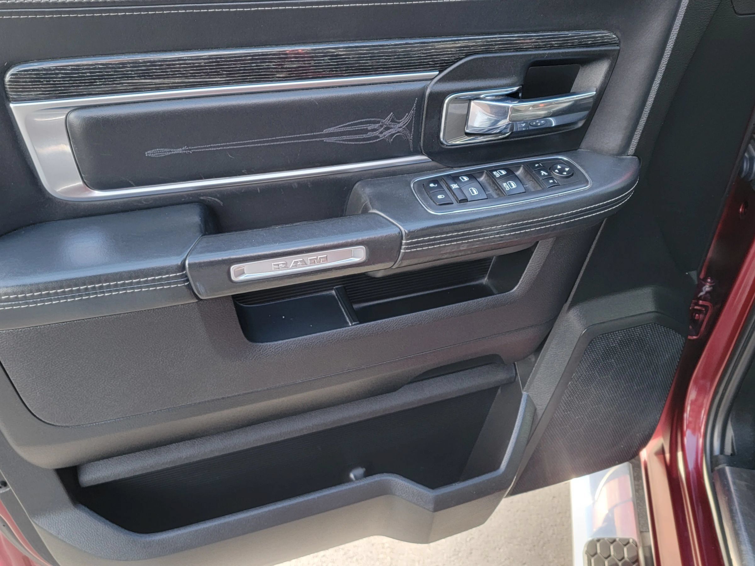 Used 2018 RAM 1500 Limited AWD/4WD image 11