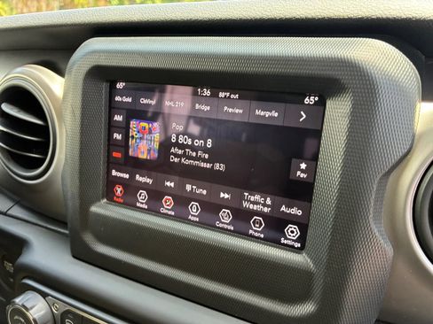 Used 2020 Jeep Gladiator Sport w/ Quick Order Package 24S AWD/4WD image 38