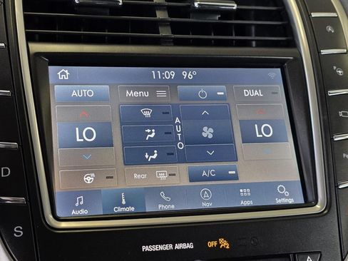 Used 2020 Lincoln Nautilus Reserve AWD/4WD image 25