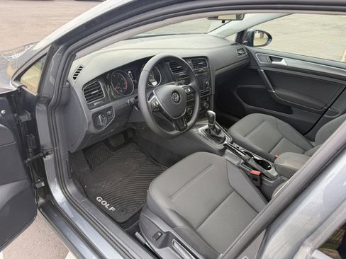 Used 2018 Volkswagen Golf S image 23