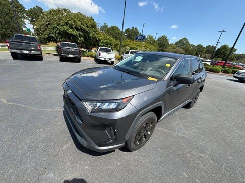 Used 2022 Toyota RAV4 LE FWD image 13