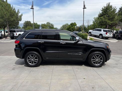 Used 2017 Jeep Grand Cherokee Limited w/ Luxury Group II AWD/4WD image 3